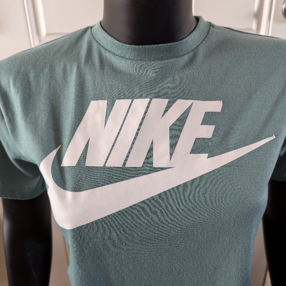 The Nike Tee Cropped - Size XS - Picture 2 of 11